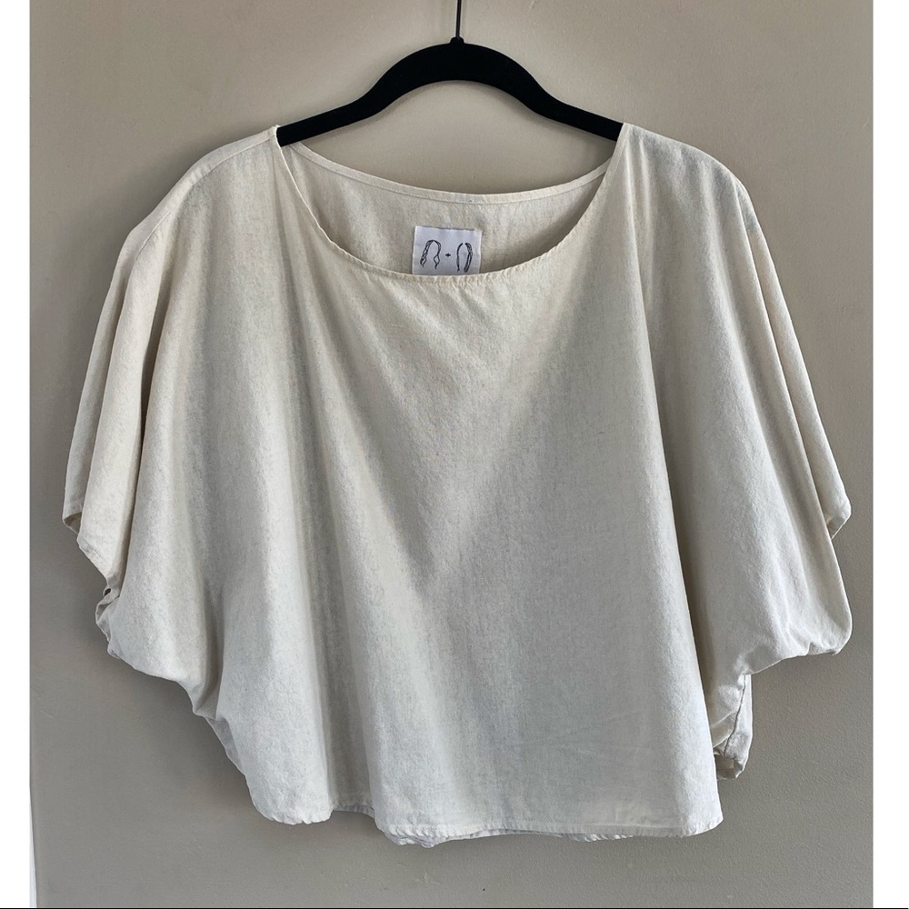 Jamie + the Jones - The blank canvas top in olive